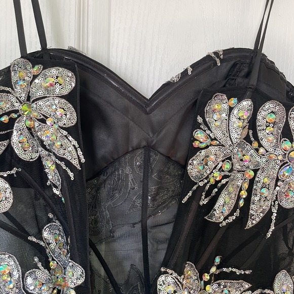 Gorgeous floor length black prom dress with beading detail and side split - Picture 8 of 8